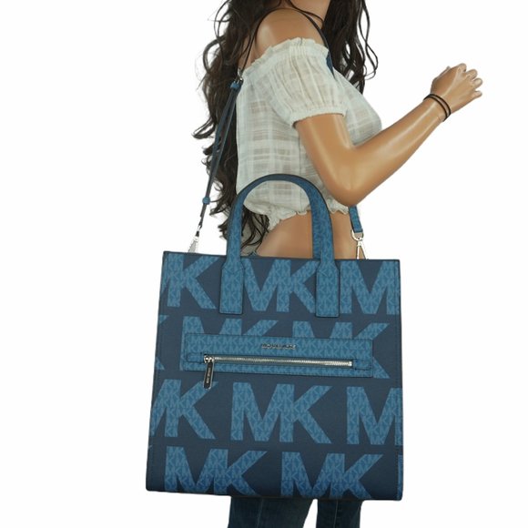 Michael Kors Graphic Logo Tote Bag + Wristlet Set - Picture 4 of 15